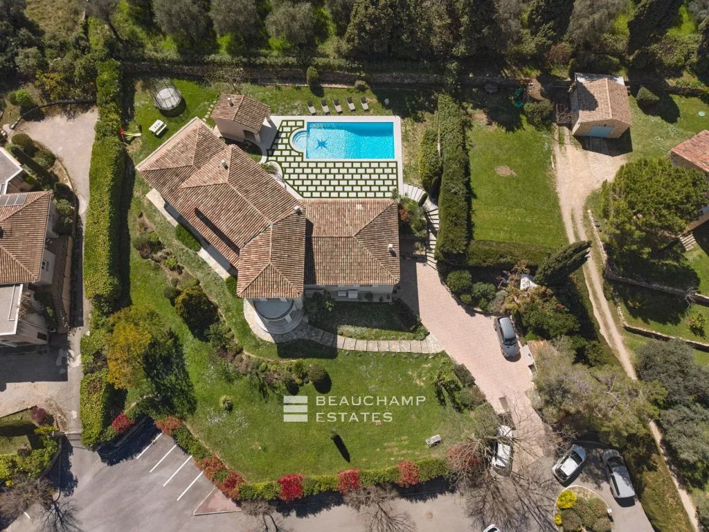 Neo-Provençal 5-bedroom villa with pool – Valbonne