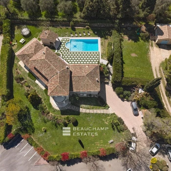 Neo-Provençal 5-bedroom villa with pool – Valbonne