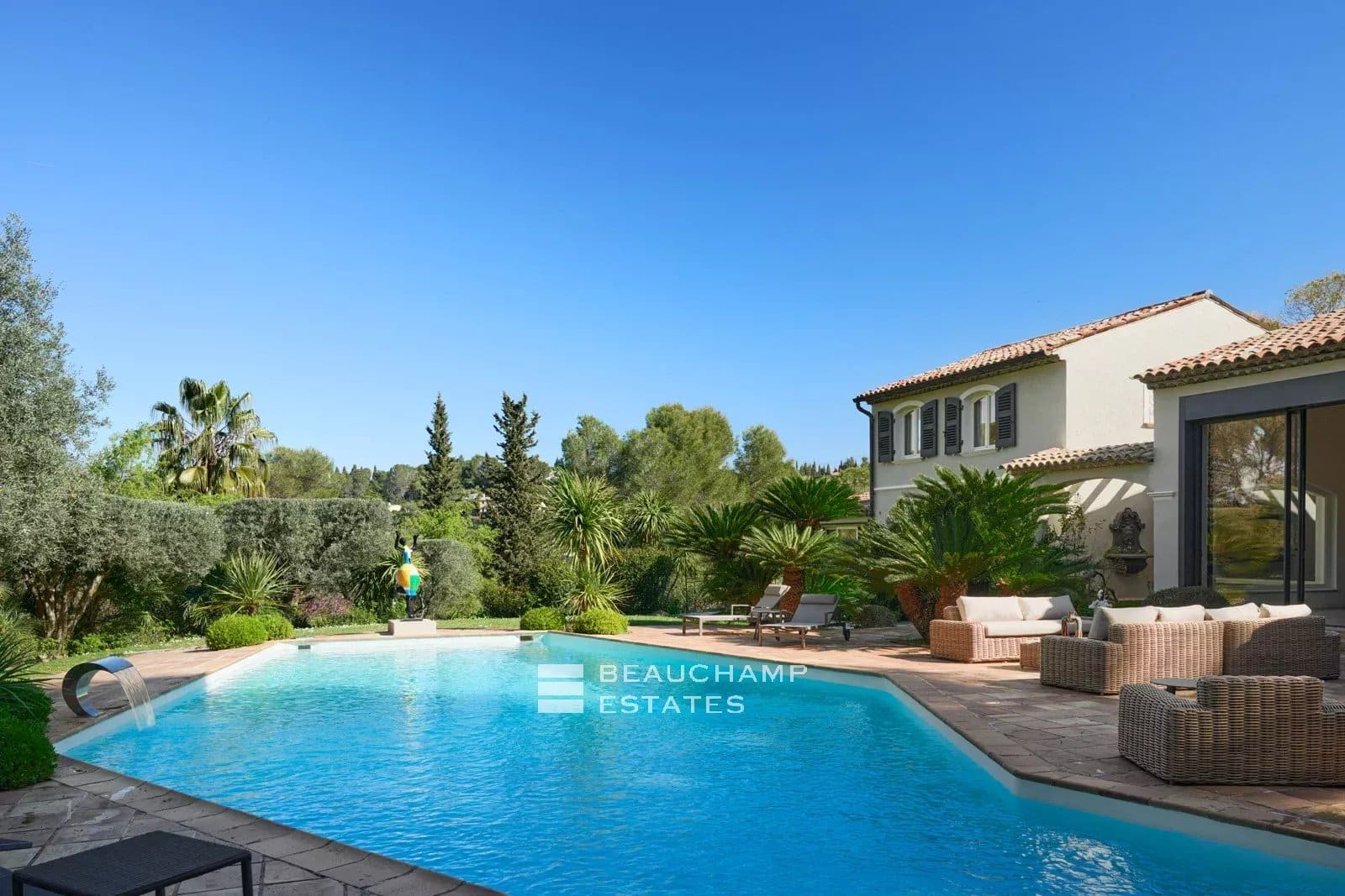 Neo-Provençal villa – 5 suites, swimming pool, 3,600 m² park – Mougins Neo-Provençal villa – 5 suites, swimming pool, 3,600 m² park – Mougins