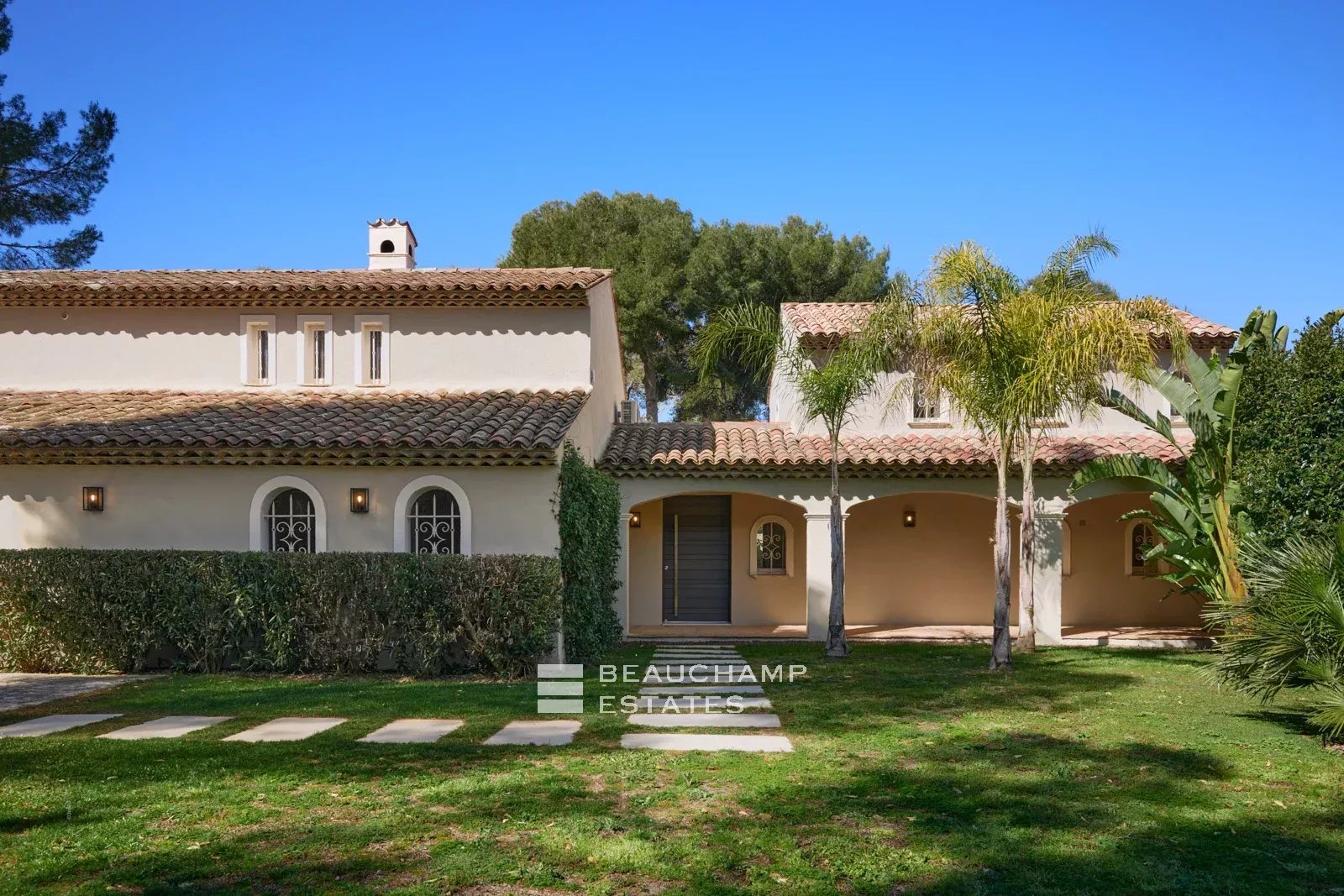 Neo-Provençal villa – 5 suites, swimming pool, 3,600 m² park – Mougins Neo-Provençal villa – 5 suites, swimming pool, 3,600 m² park – Mougins