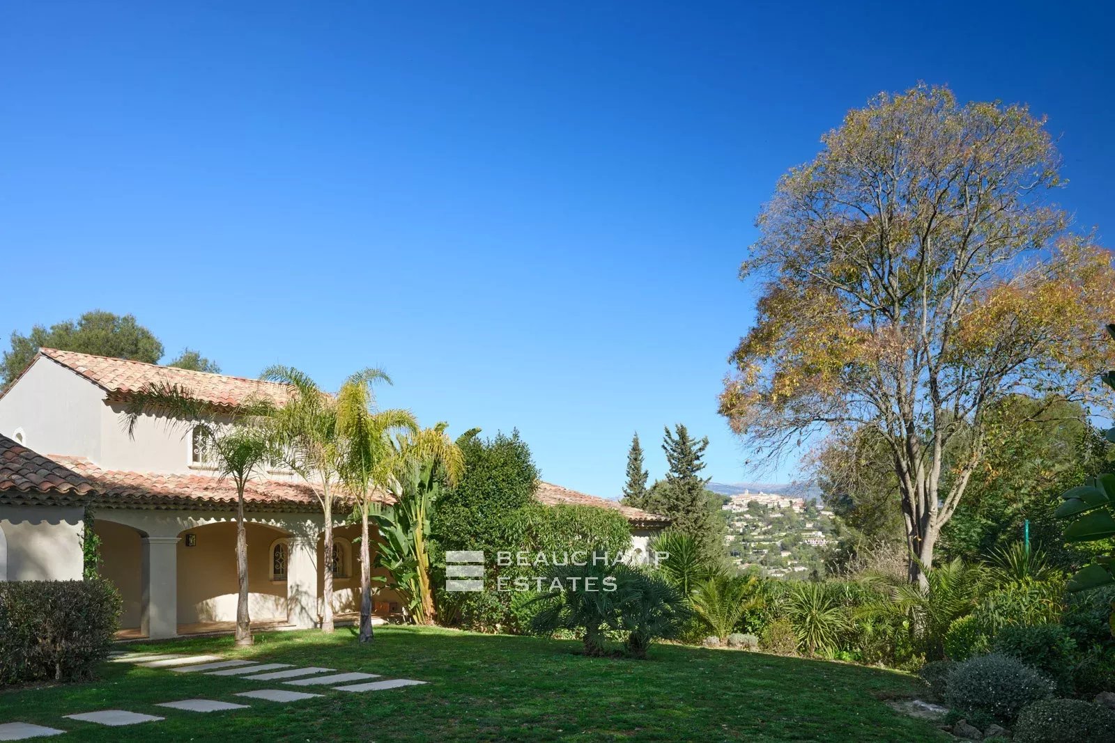 Neo-Provençal villa – 5 suites, swimming pool, 3,600 m² park – Mougins Neo-Provençal villa – 5 suites, swimming pool, 3,600 m² park – Mougins