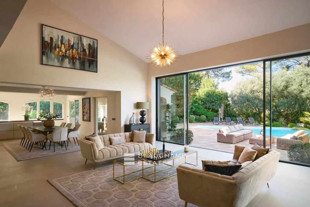 5-bedroom Neo-Provençal villa with a pool in a residential neighborhood of Mougins