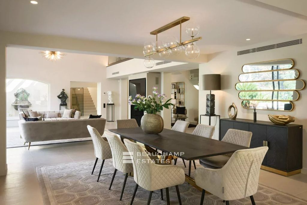 5-bedroom Neo-Provençal villa with a pool in a residential neighborhood of Mougins