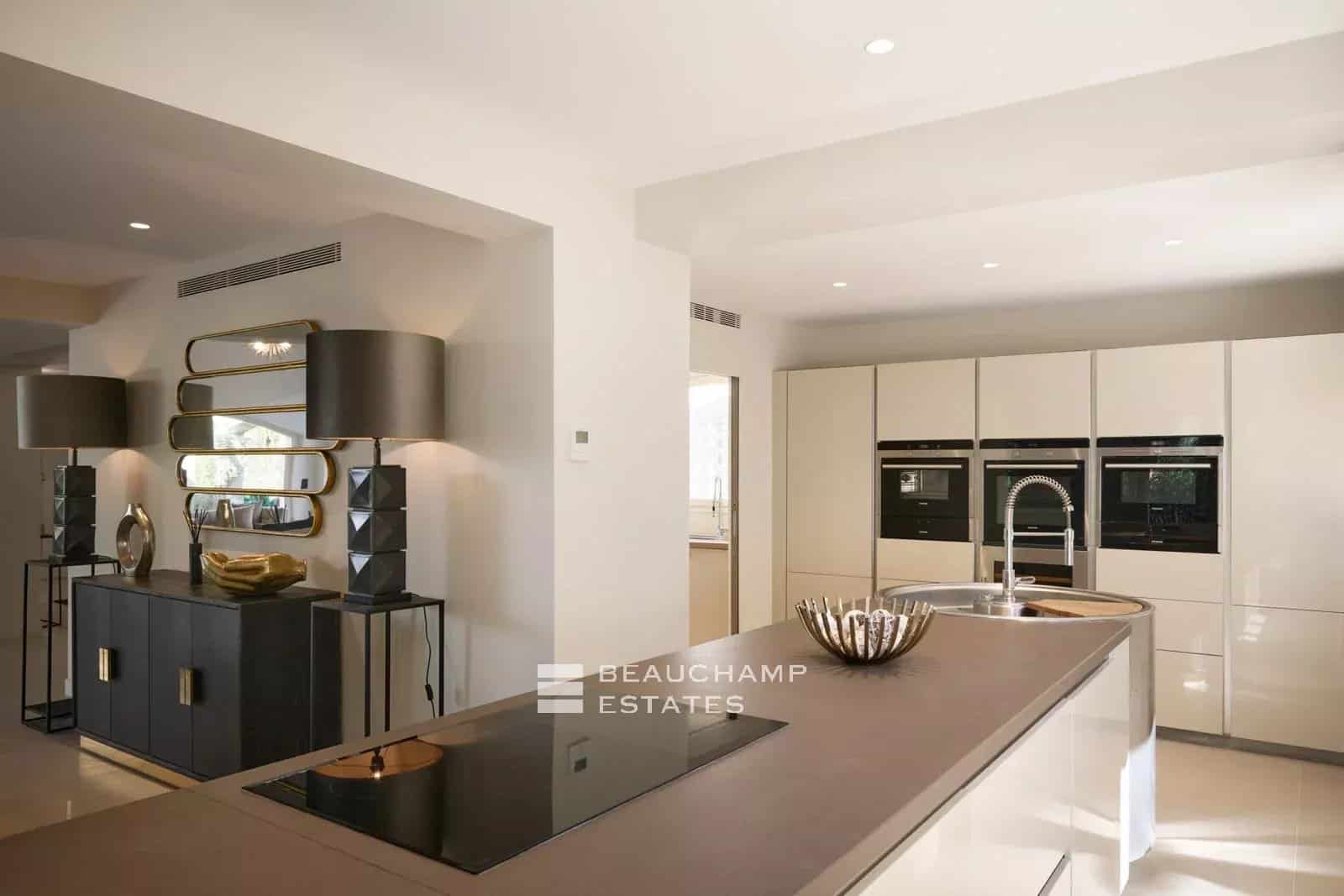 Neo-Provençal villa – 5 suites, swimming pool, 3,600 m² park – Mougins Neo-Provençal villa – 5 suites, swimming pool, 3,600 m² park – Mougins