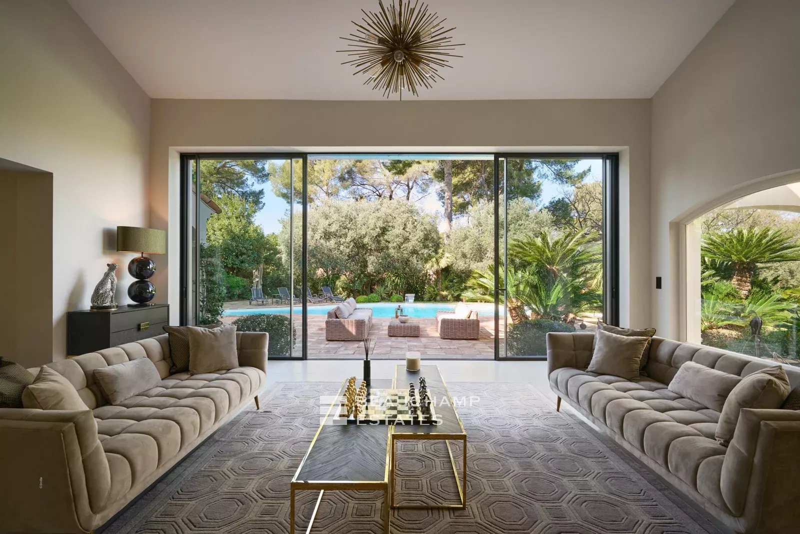 Neo-Provençal villa – 5 suites, swimming pool, 3,600 m² park – Mougins Neo-Provençal villa – 5 suites, swimming pool, 3,600 m² park – Mougins