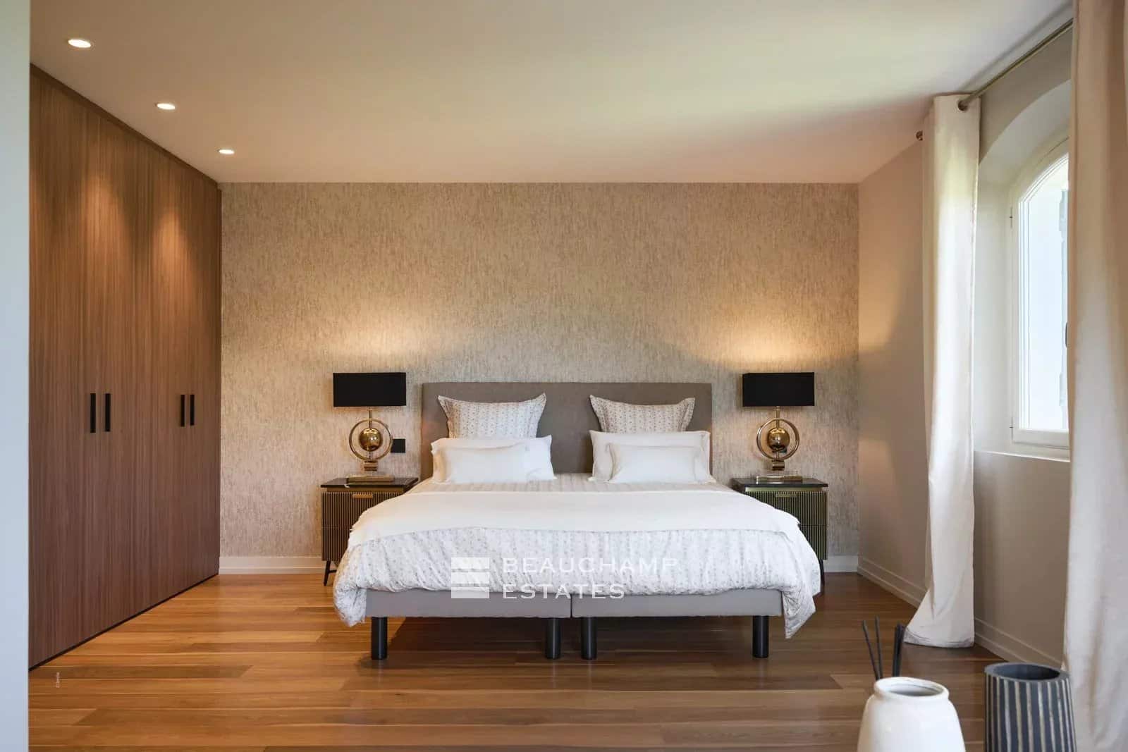 Neo-Provençal villa – 5 suites, swimming pool, 3,600 m² park – Mougins Neo-Provençal villa – 5 suites, swimming pool, 3,600 m² park – Mougins