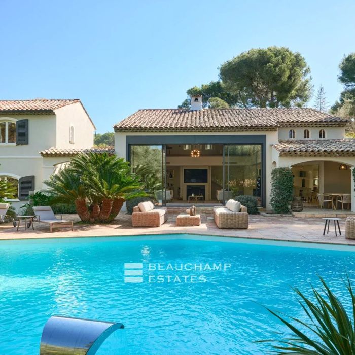 5-bedroom Neo-Provençal villa with a pool in a residential neighborhood of Mougins