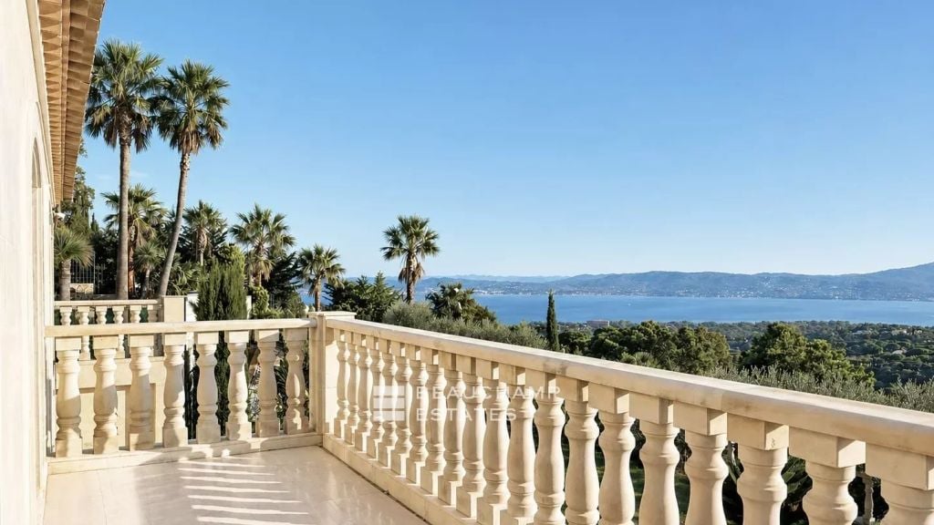 Prestigious contemporary property within a private gated estate, enjoying sweeping panoramic views over Saint-Tropez
