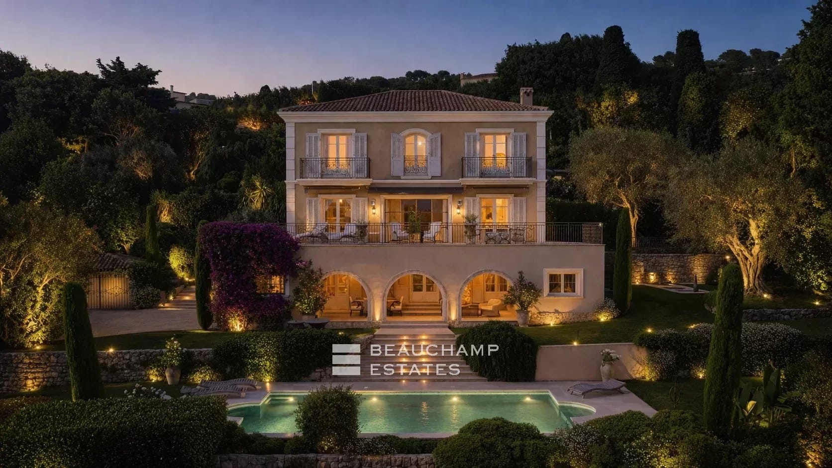 Propriété avec vue mer panoramique – 6 chambres – Cannes Californie Property with panoramic sea view – 6 bedrooms – Cannes Californie