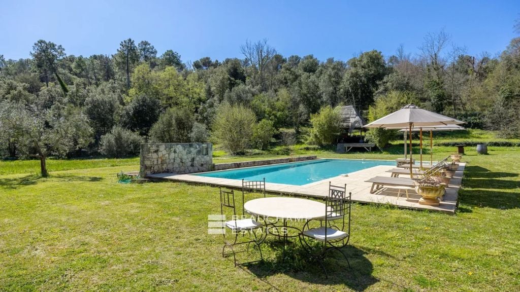 Provençal bastide with 5 bedrooms located in La Colle Sur Loup