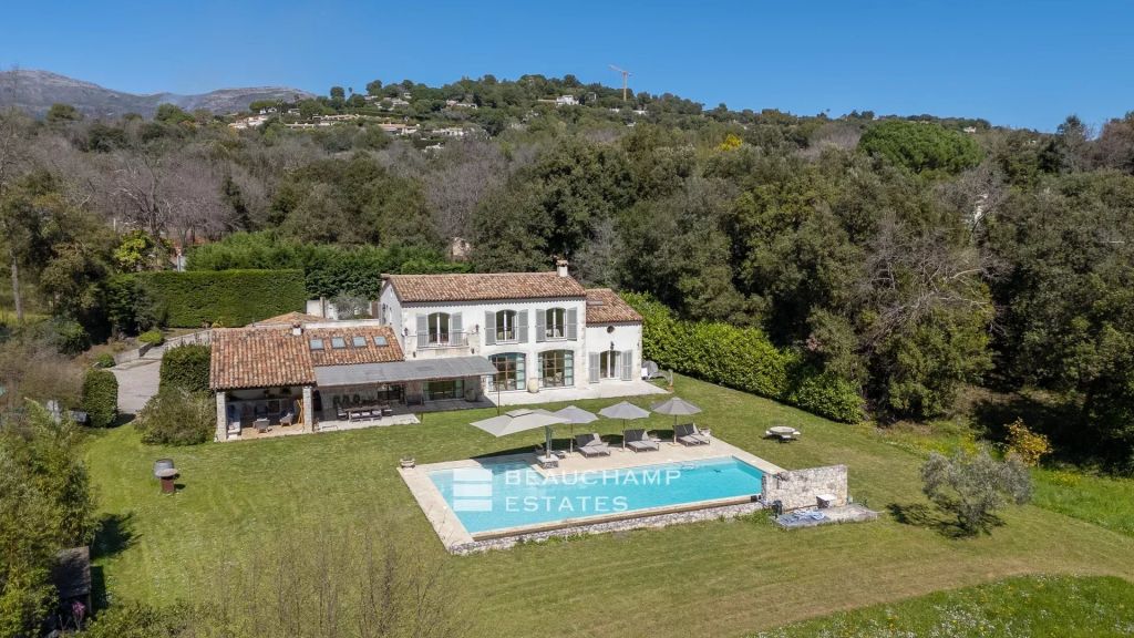Provençal bastide with 5 bedrooms located in La Colle Sur Loup