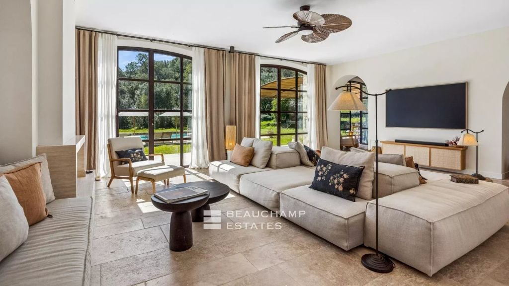 Provençal bastide with 5 bedrooms located in La Colle Sur Loup
