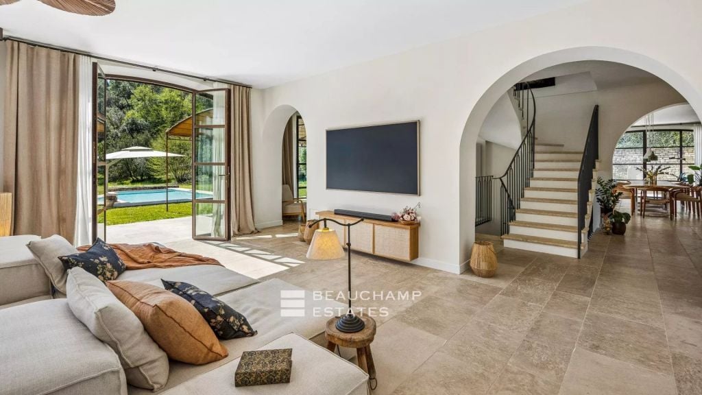 Provençal bastide with 5 bedrooms located in La Colle Sur Loup