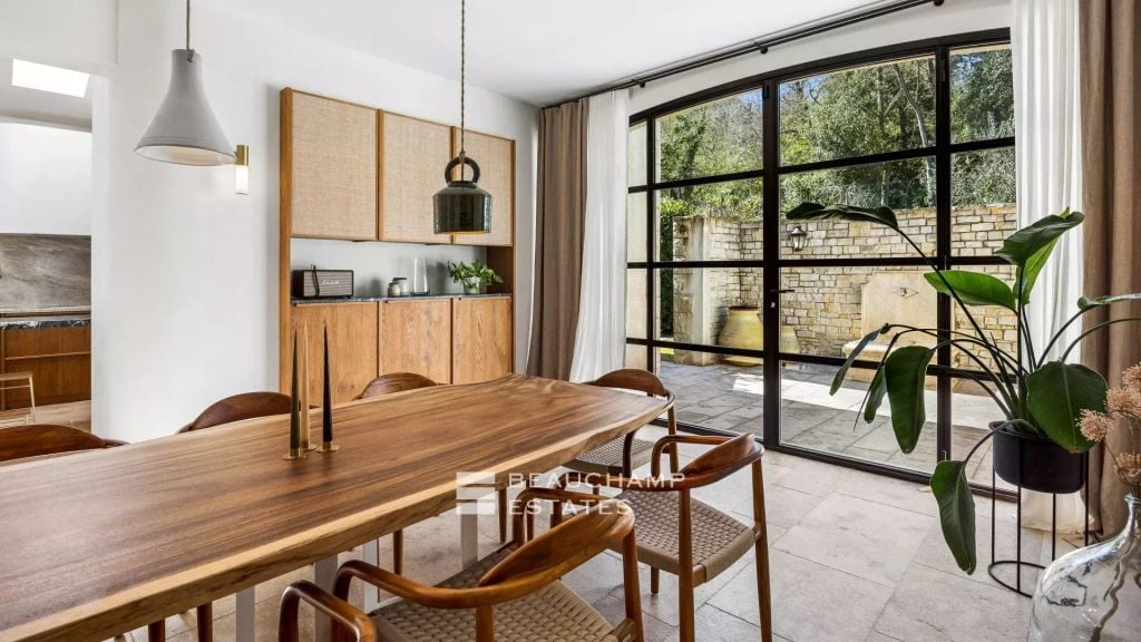 Provençal bastide with 5 bedrooms located in La Colle Sur Loup