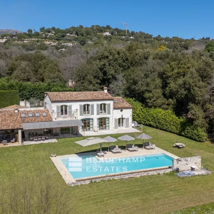 Provençal bastide with 5 bedrooms located in La Colle Sur Loup
