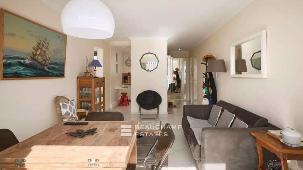 SOLE AGENT  – 2-bedroom apartment with sea view – Cannes Stanislas