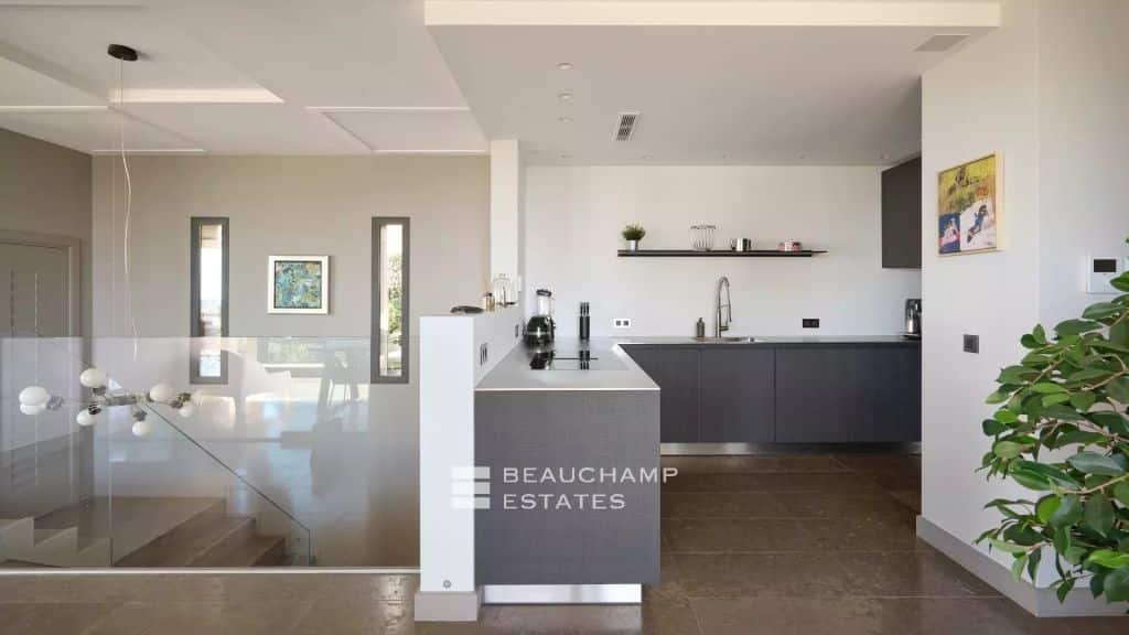 Sole agent – Contemporary Villa with Panoramic View
