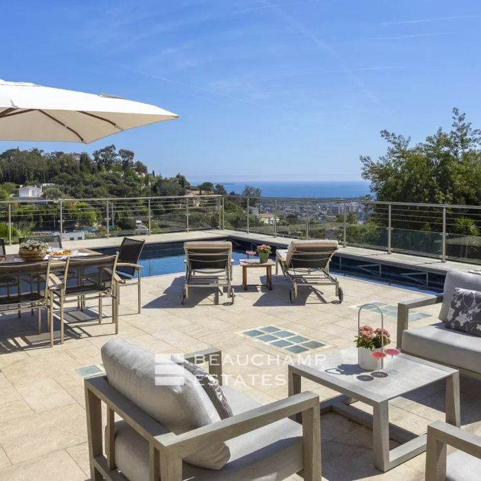 Exclusivité – Villa contemporaine avec vue mer