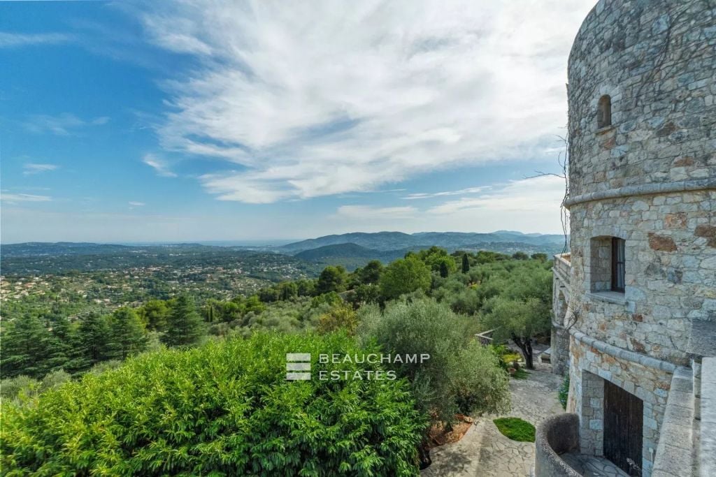 Stone estate with panoramic sea view and helipad – Cannes hinterland