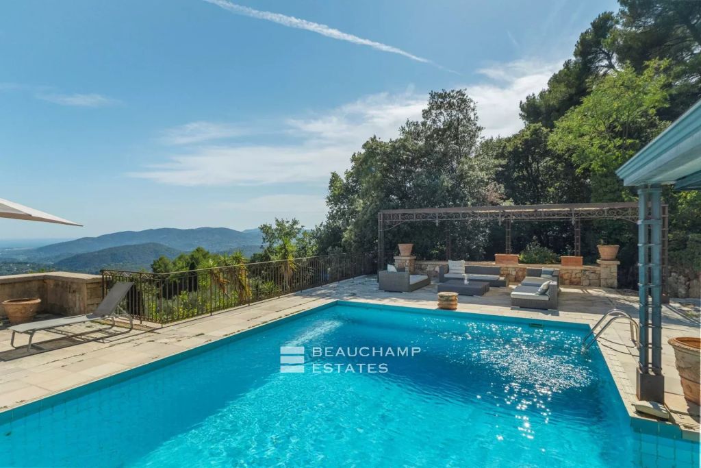 Stone estate with panoramic sea view and helipad – Cannes hinterland