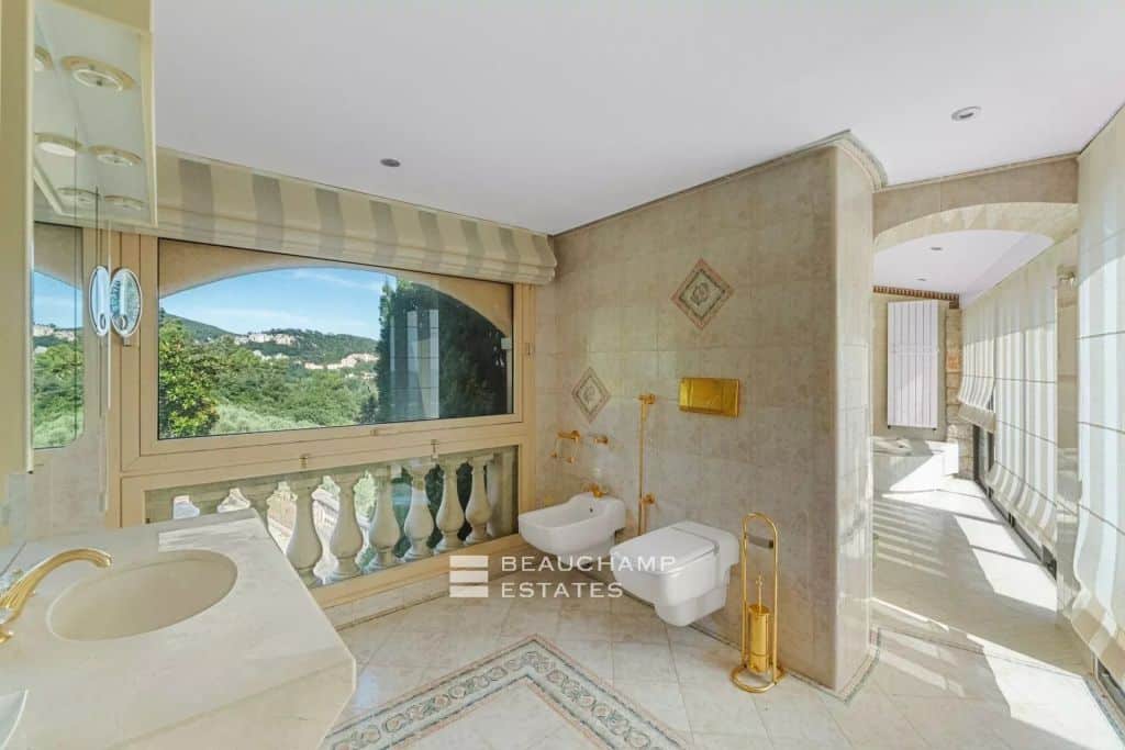 Stone estate with panoramic sea view and helipad – Cannes hinterland