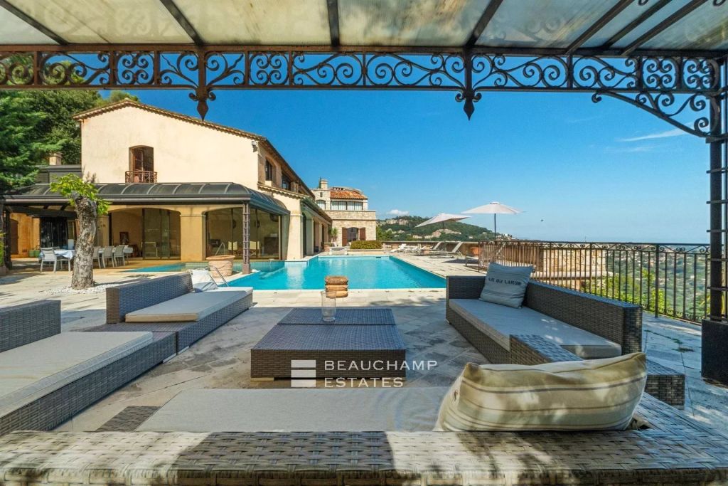 Stone estate with panoramic sea view and helipad – Cannes hinterland