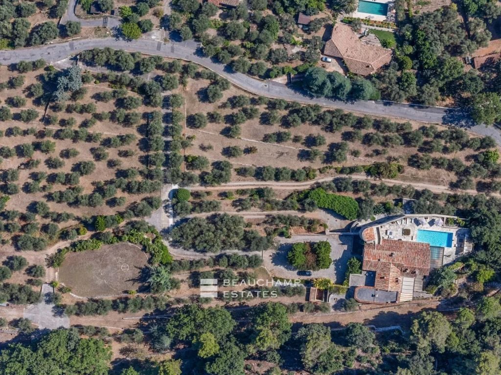 Stone estate with panoramic sea view and helipad – Cannes hinterland