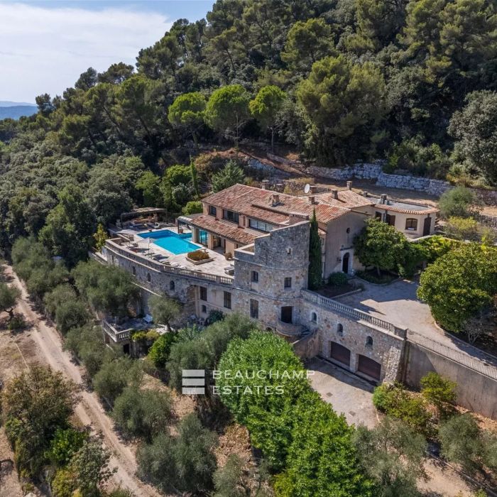 Stone estate with panoramic sea view and helipad – Cannes hinterland