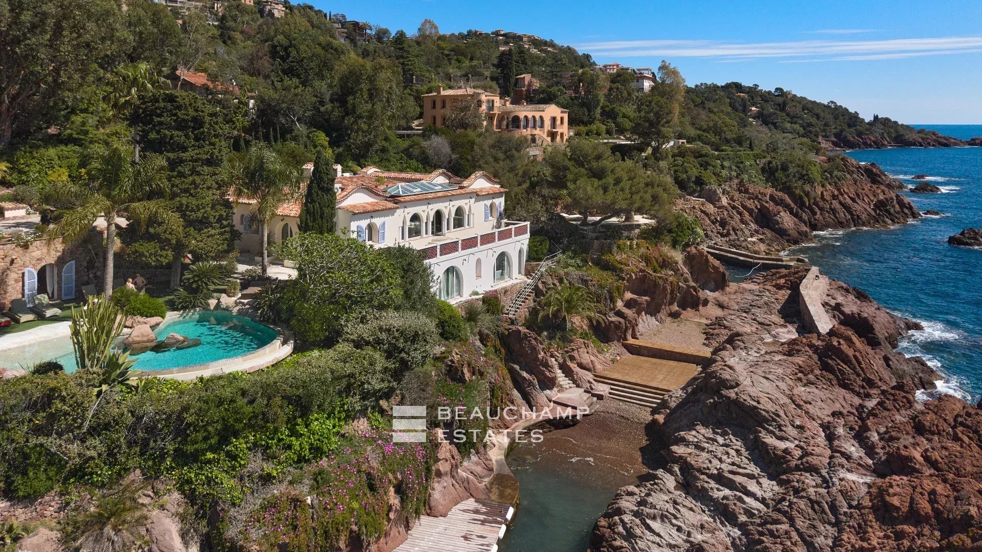 Waterfront villa with direct sea access – Théoule-sur-Mer Waterfront villa with direct sea access – Théoule-sur-Mer