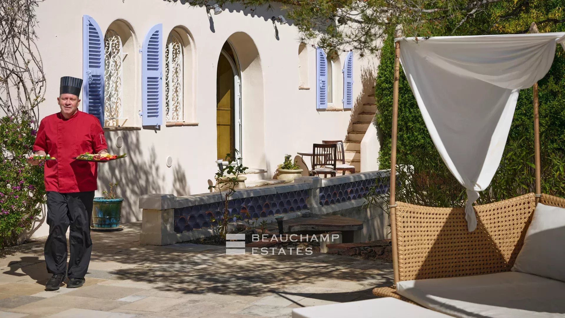 Waterfront villa with direct sea access – Théoule-sur-Mer Waterfront villa with direct sea access – Théoule-sur-Mer