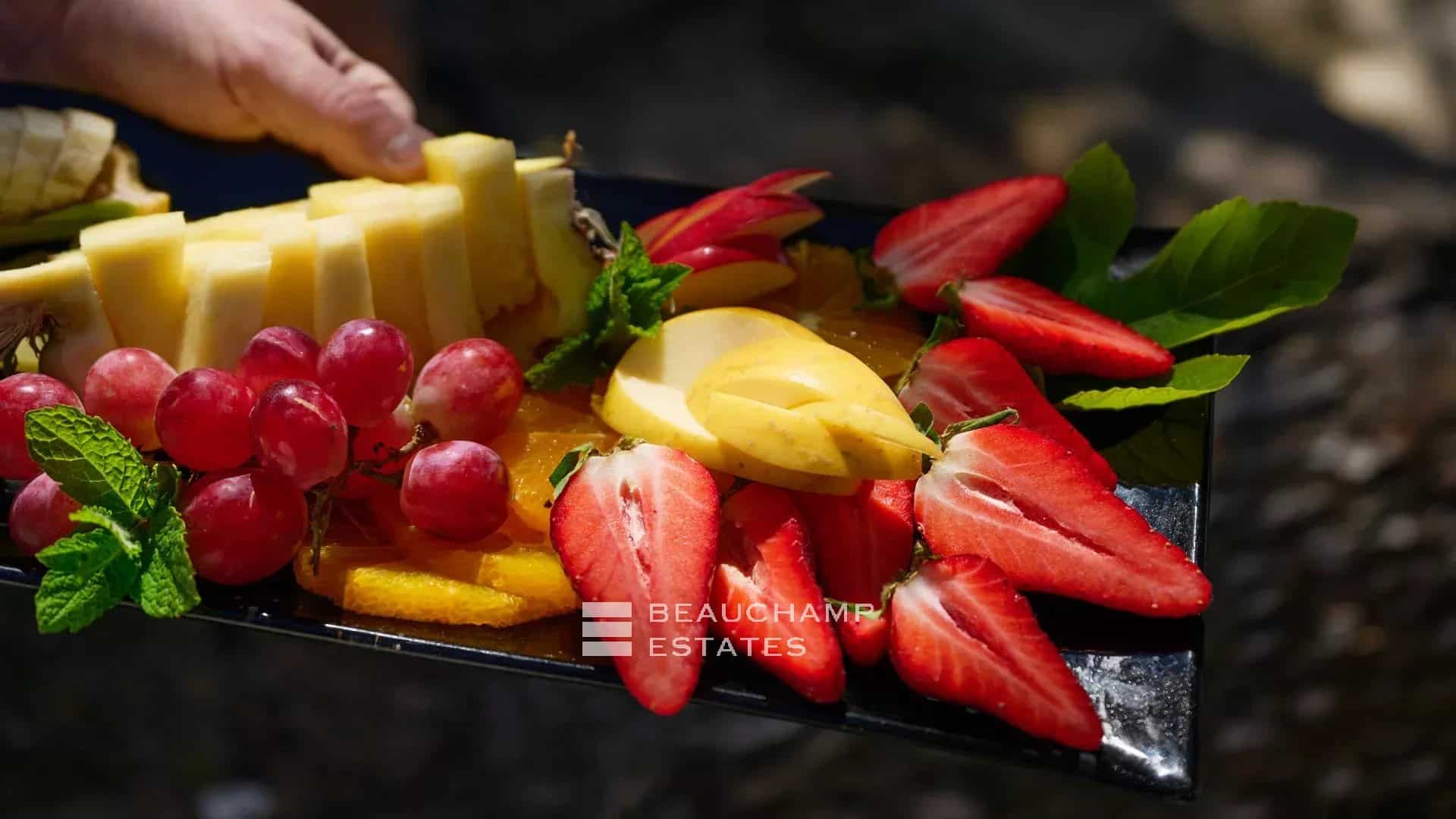 Waterfront villa with direct sea access – Théoule-sur-Mer Waterfront villa with direct sea access – Théoule-sur-Mer