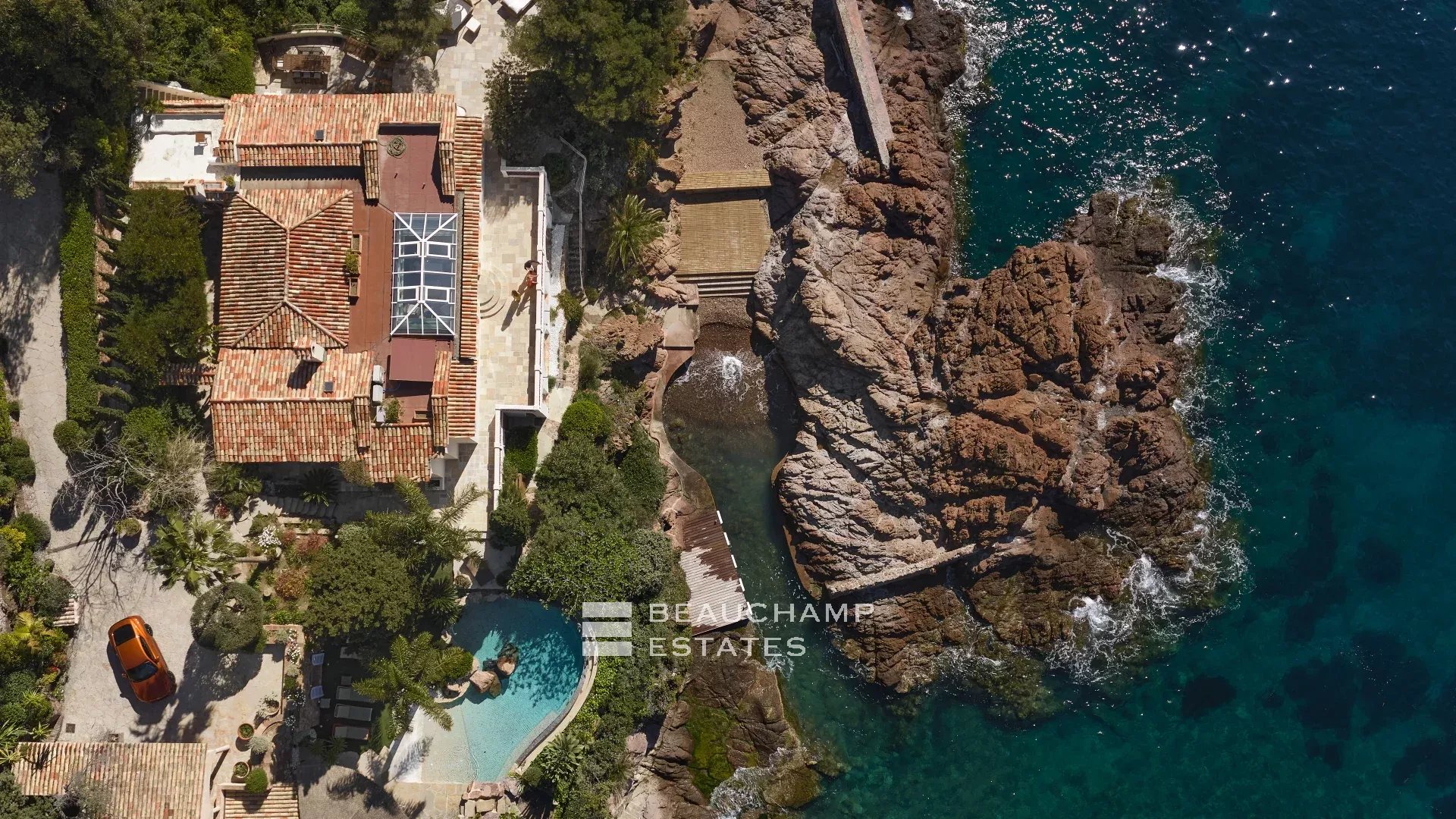 Waterfront villa with direct sea access – Théoule-sur-Mer Waterfront villa with direct sea access – Théoule-sur-Mer