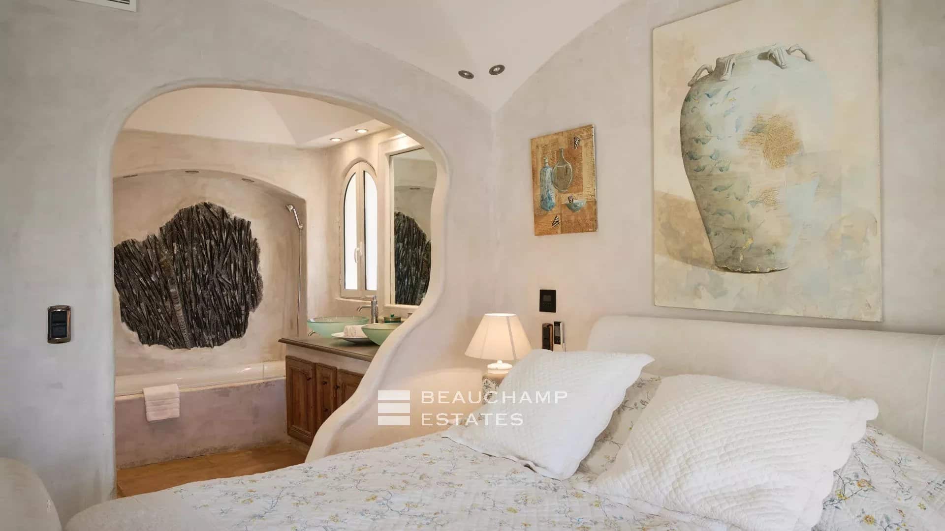 Waterfront villa with direct sea access – Théoule-sur-Mer Waterfront villa with direct sea access – Théoule-sur-Mer