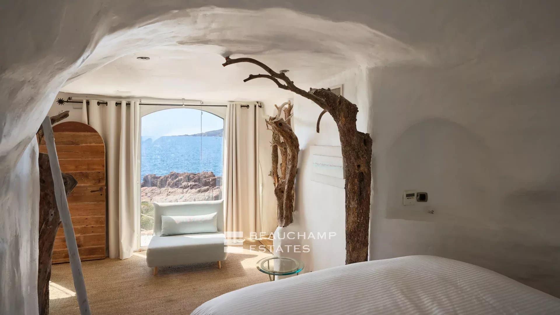 Waterfront villa with direct sea access – Théoule-sur-Mer Waterfront villa with direct sea access – Théoule-sur-Mer