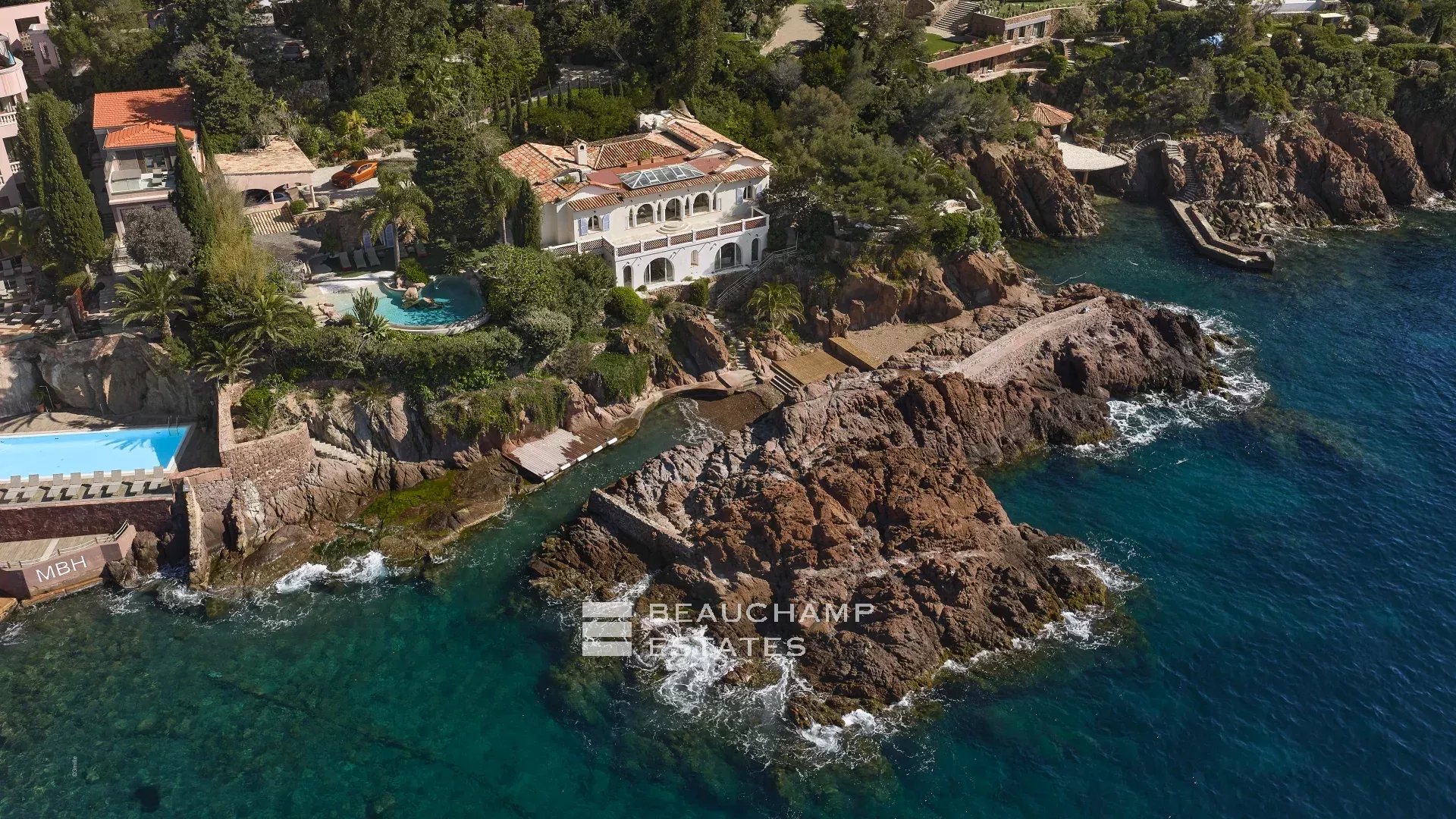 Waterfront villa with direct sea access – Théoule-sur-Mer Waterfront villa with direct sea access – Théoule-sur-Mer