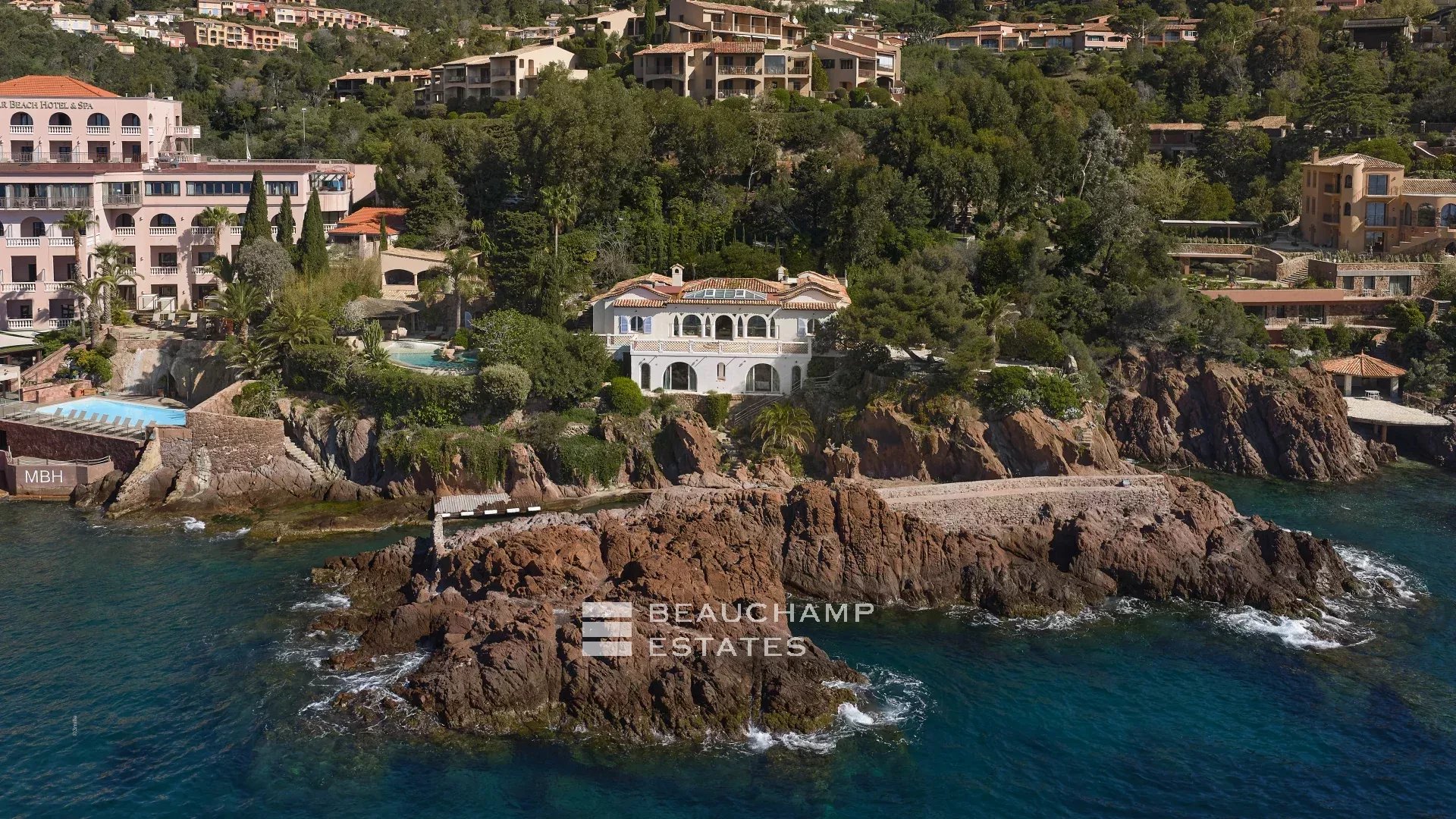 Waterfront villa with direct sea access – Théoule-sur-Mer Waterfront villa with direct sea access – Théoule-sur-Mer