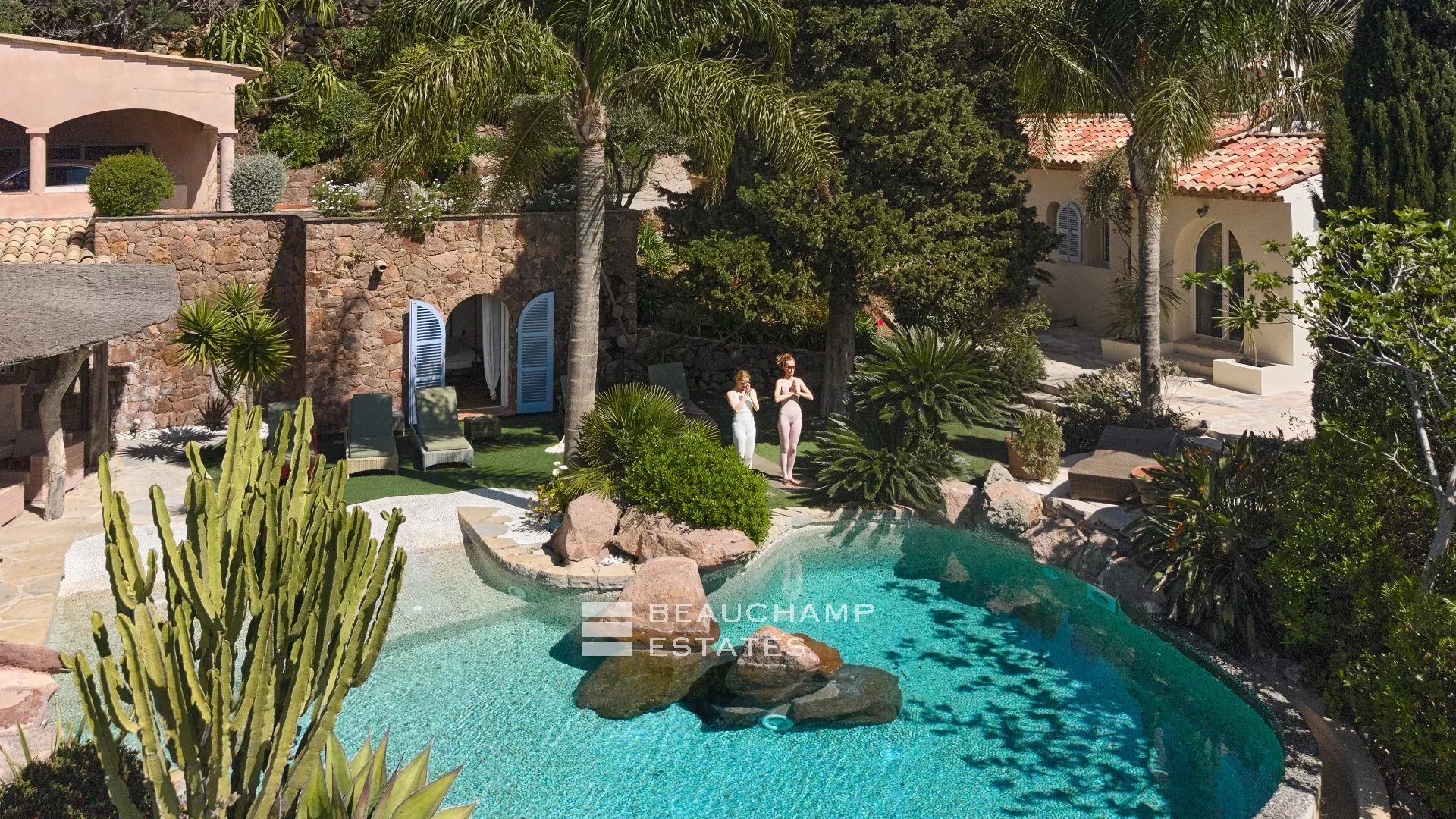 Waterfront villa with direct sea access – Théoule-sur-Mer Waterfront villa with direct sea access – Théoule-sur-Mer