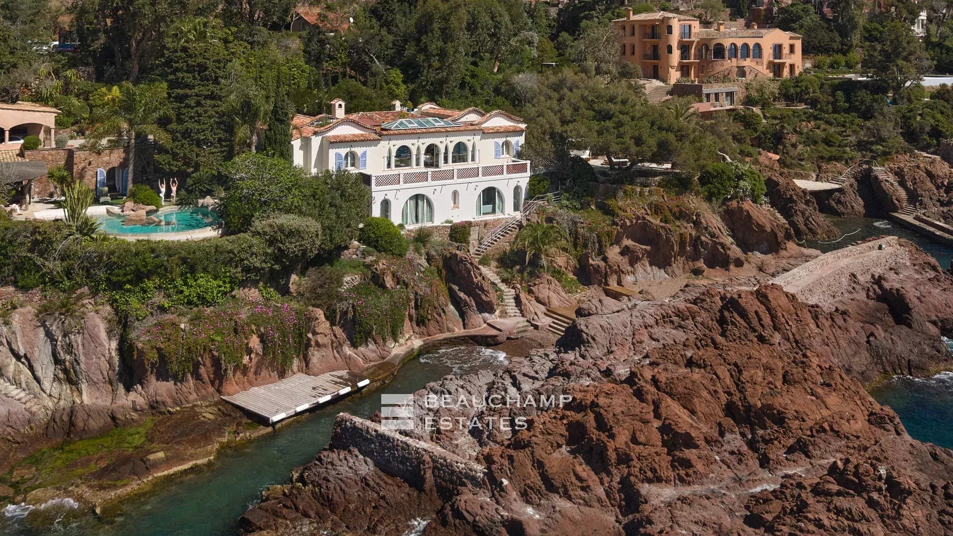 Waterfront villa with direct sea access – Théoule-sur-Mer Waterfront villa with direct sea access – Théoule-sur-Mer