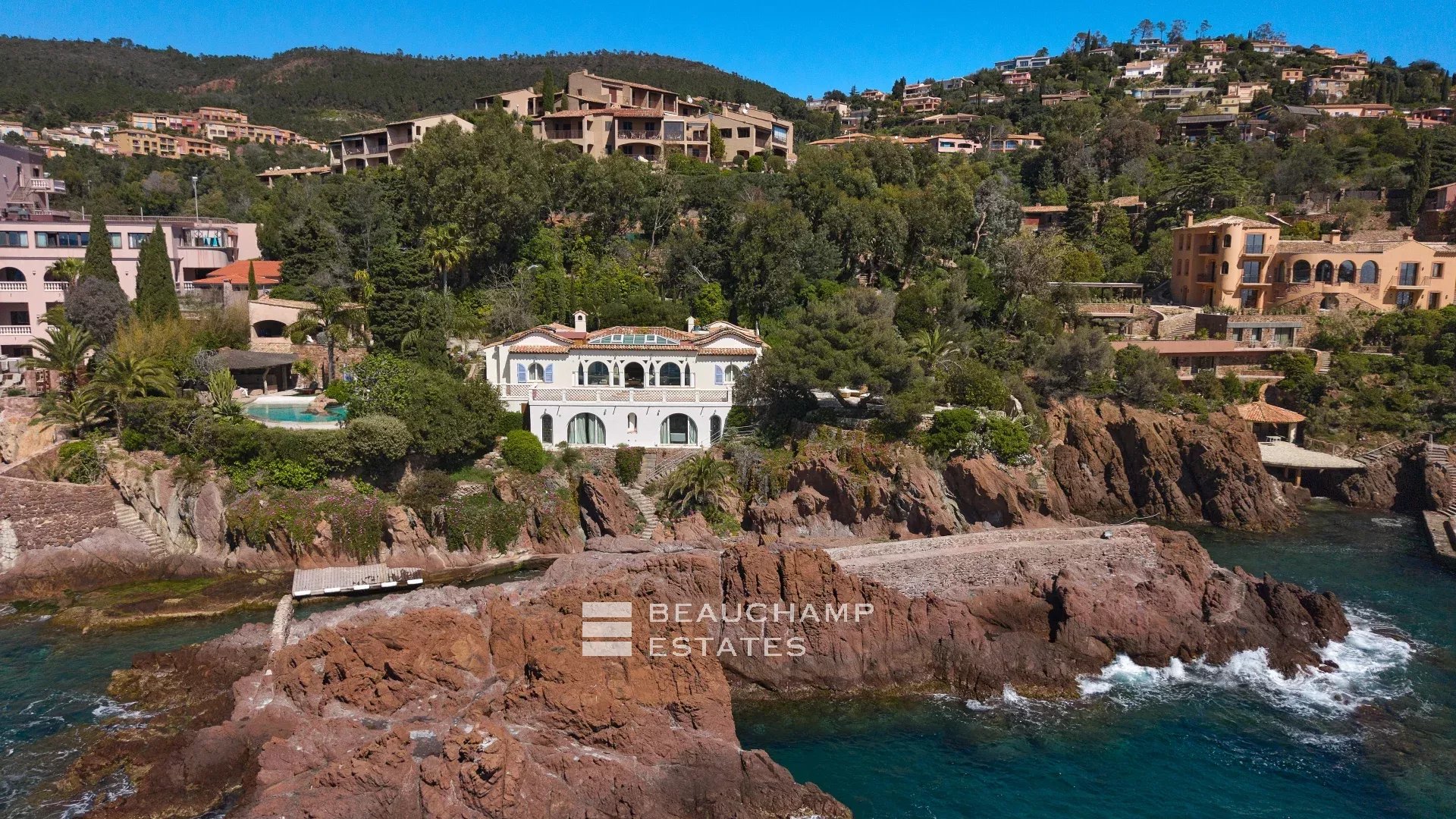 Waterfront villa with direct sea access – Théoule-sur-Mer Waterfront villa with direct sea access – Théoule-sur-Mer