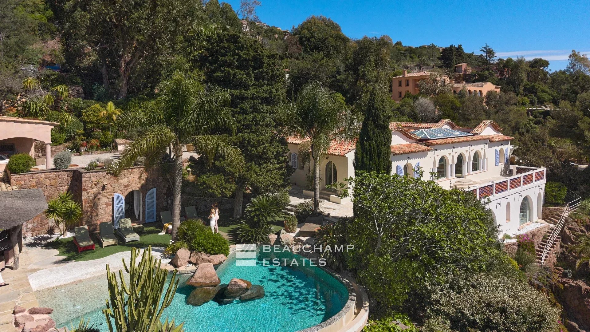 Waterfront villa with direct sea access – Théoule-sur-Mer Waterfront villa with direct sea access – Théoule-sur-Mer