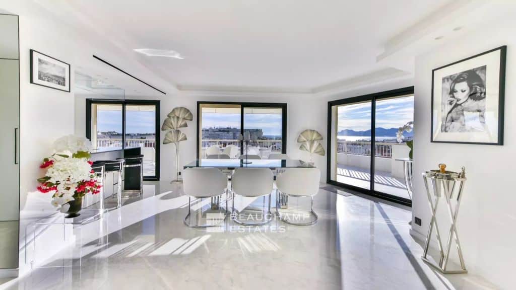 4-bedroom penthouse with panoramic sea view – Cannes city center