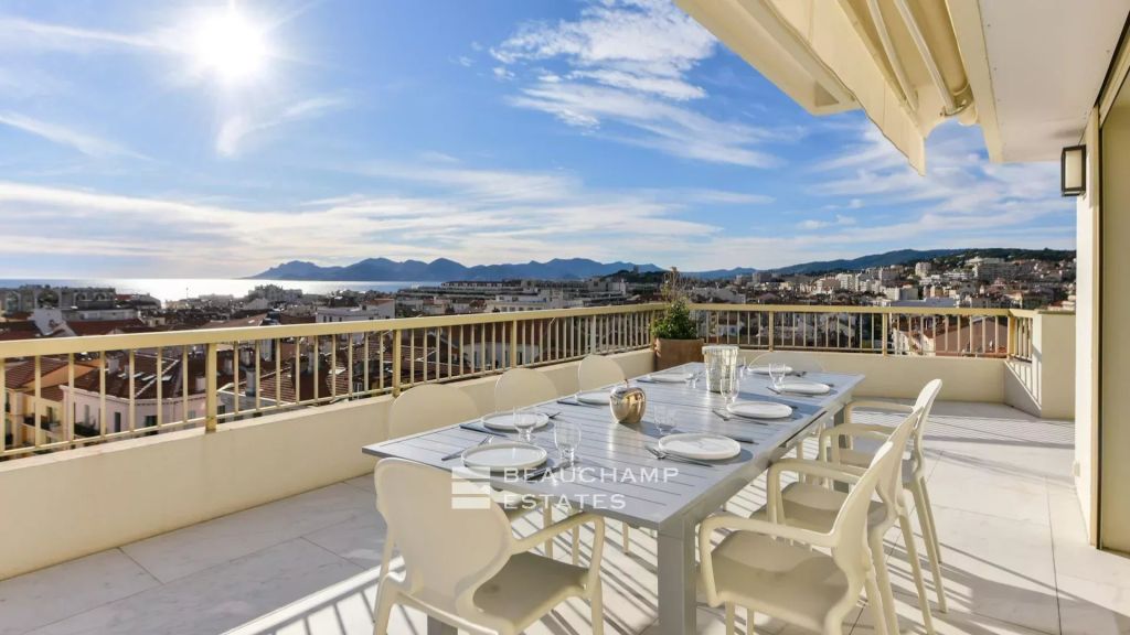 4-bedroom penthouse with panoramic sea view – Cannes city center