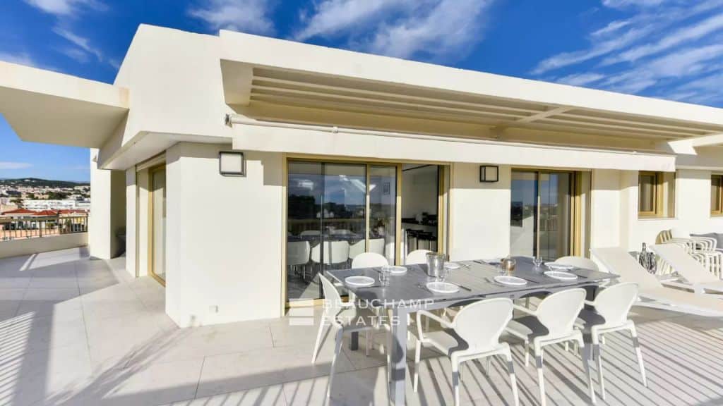 4-bedroom penthouse with panoramic sea view – Cannes city center