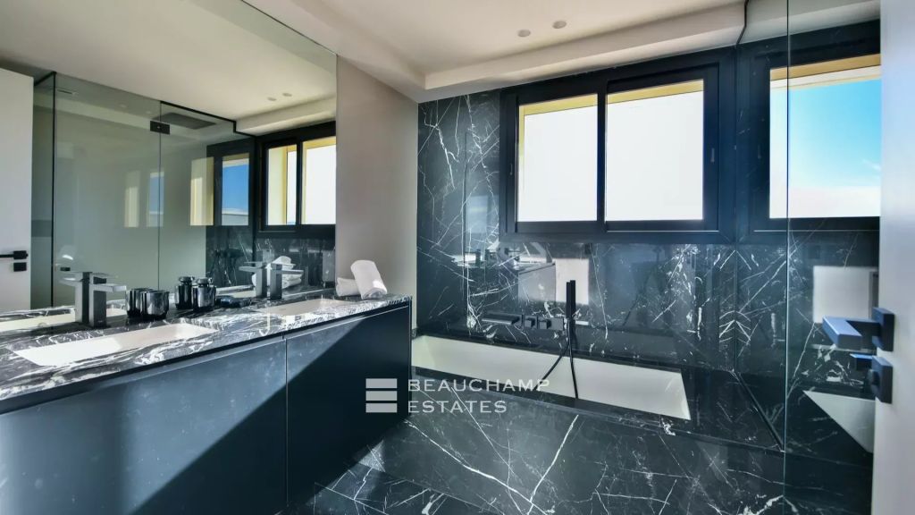 4-bedroom penthouse with panoramic sea view – Cannes city center