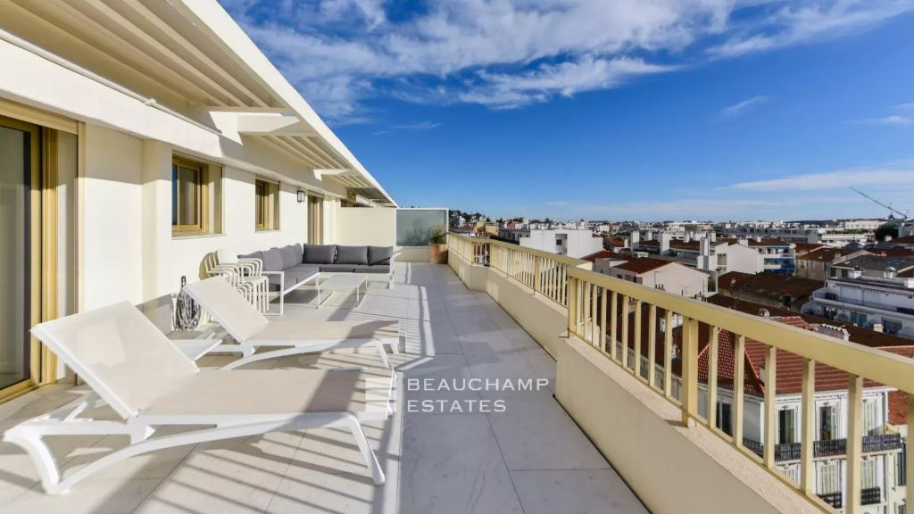 4-bedroom penthouse with panoramic sea view – Cannes city center