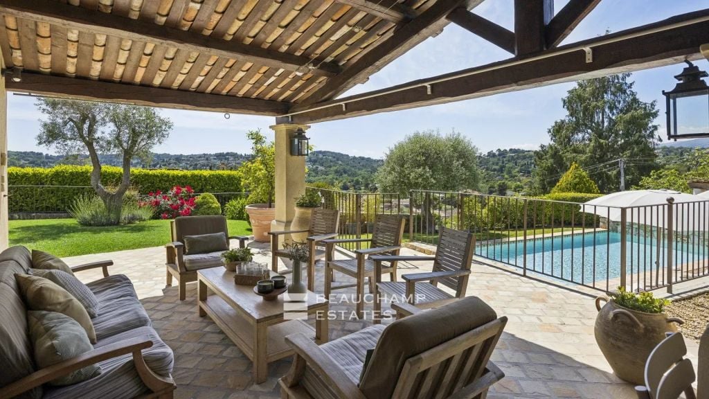 4-Bedroom Provençal Villa in Valbonne