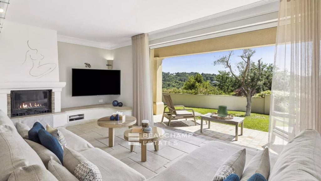 4-Bedroom Provençal Villa in Valbonne