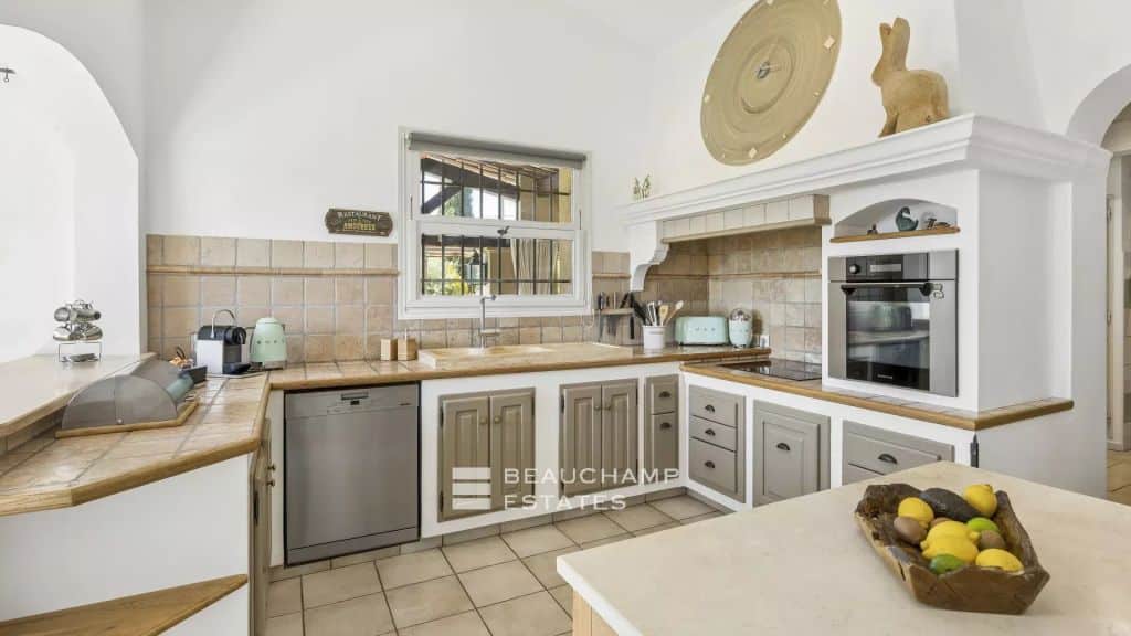 4-Bedroom Provençal Villa in Valbonne