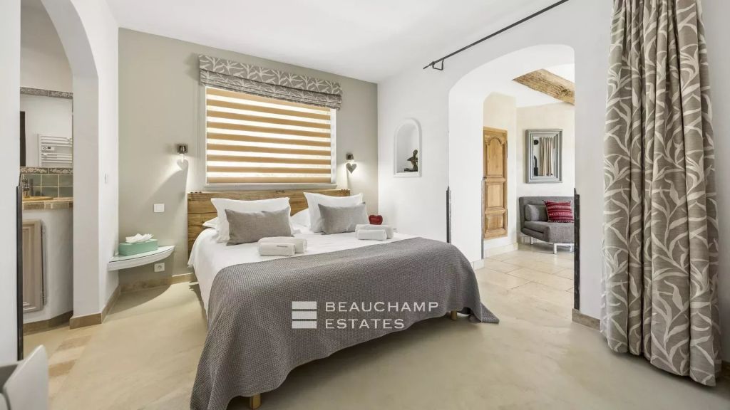 4-Bedroom Provençal Villa in Valbonne