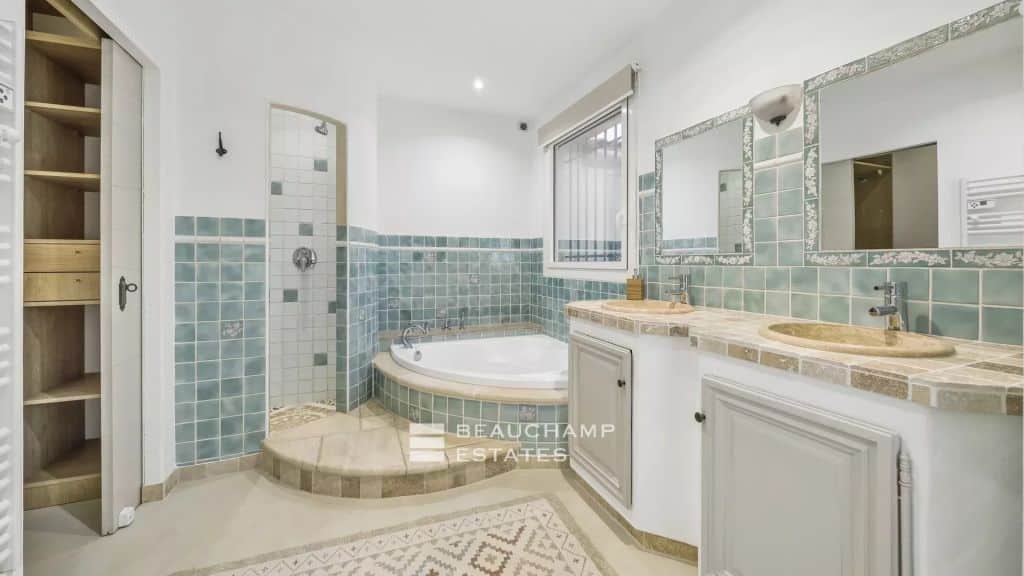 4-Bedroom Provençal Villa in Valbonne